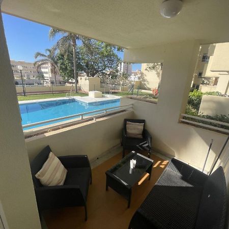 Apartamento En La Carihuela Con Piscina Y Parking, Al Lado De La Playa Apartment Torremolinos Bagian luar foto